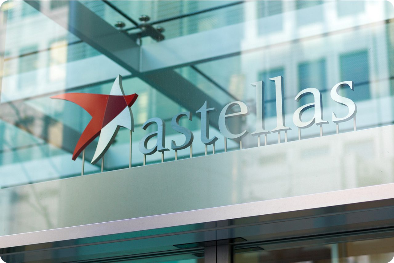 Exterior view of Astellas’ Tokyo headquarters, home to a  global life sciences company shaping healthcare  worldwide.