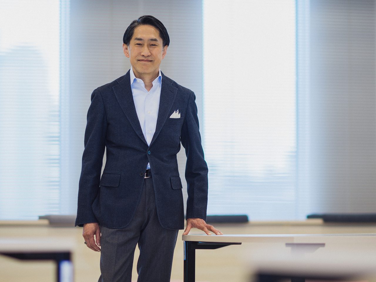 アステラスの代表取締役社長CEOである岡村直樹は、アステラスのグローバルなマネジメントチームを率いています。
