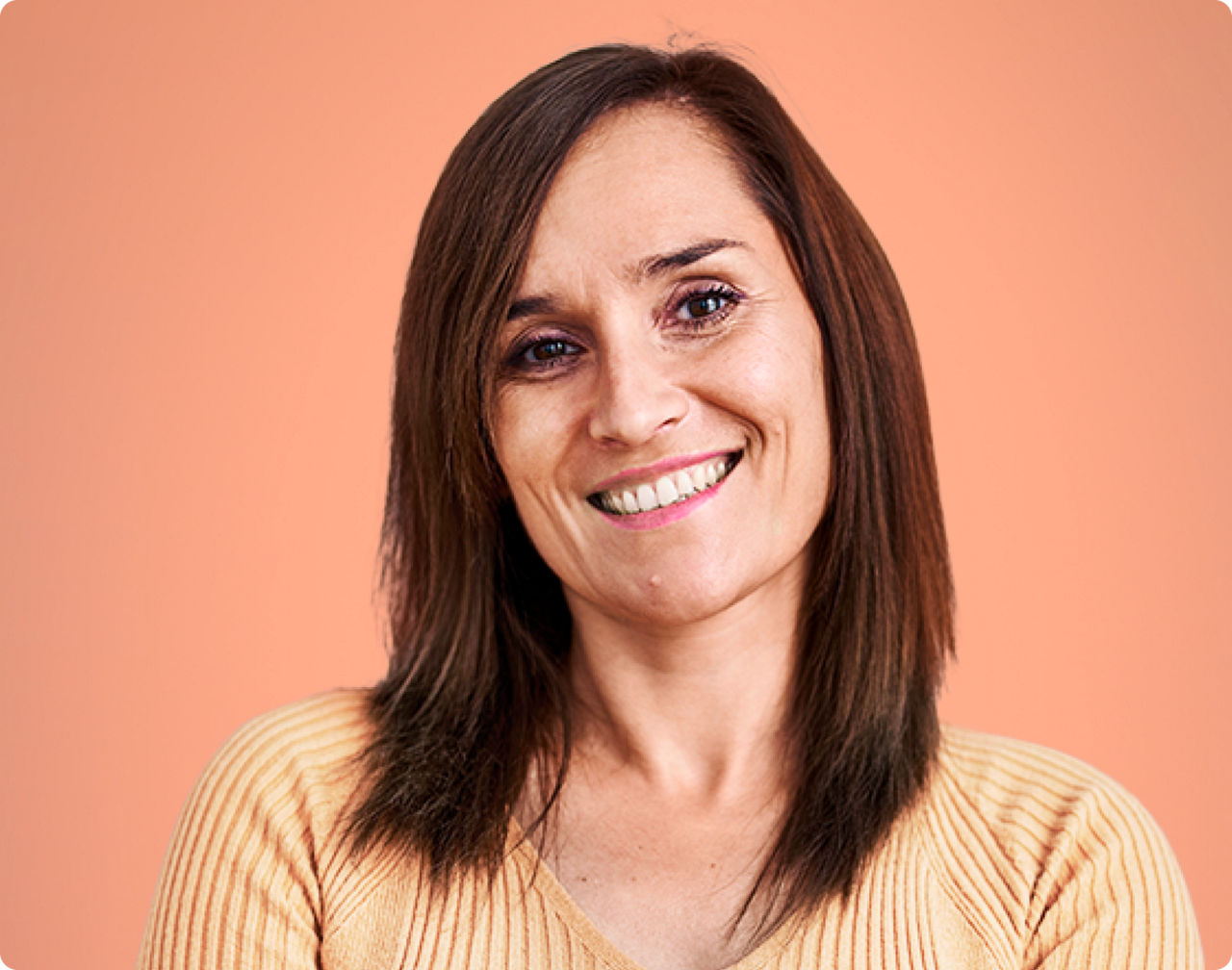 Una mujer cuenta su experiencia a otras mujeres sobre los síntomas vasomotores (SVM) propios de la menopausia