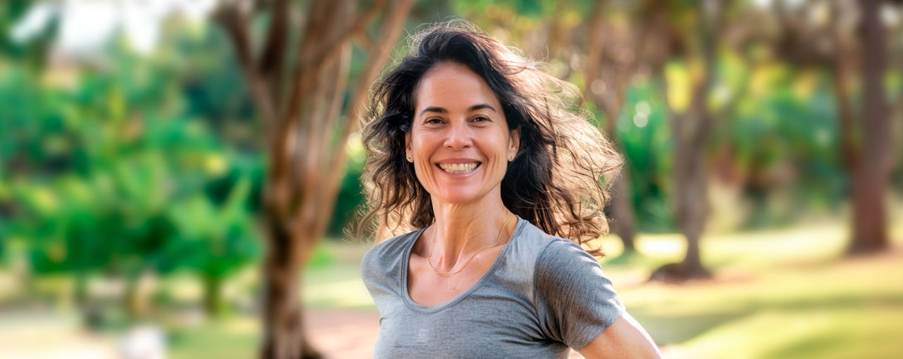 Una mujer hace deporte sin preocuparse de los bochornos