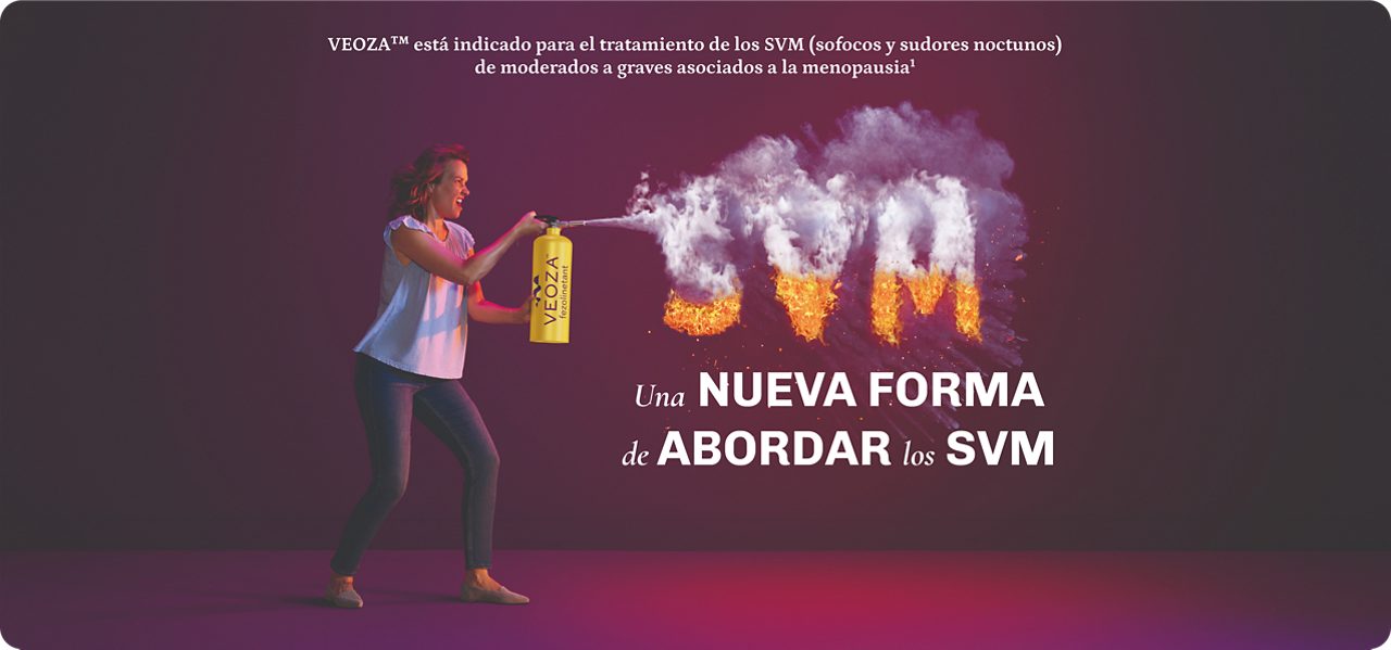 Ilustración en la que una mujer apaga con un extintor las letras SVM representado como  VEOZA™ (fezolinetant) ofrece una nueva forma de tratar el calor de los Síntomas Vasomotores (SVM)